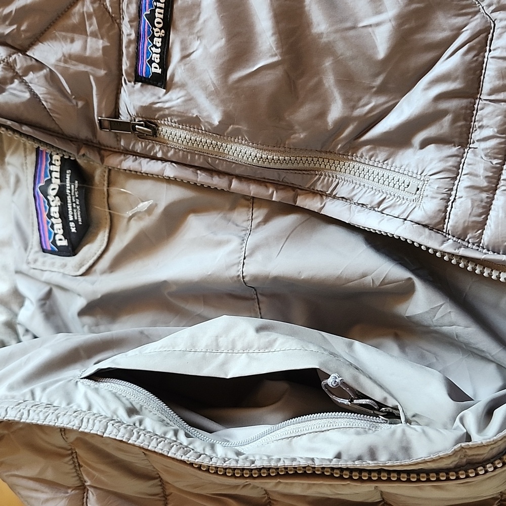 Women's Silver XS Patagonia Puff Coat - Picture 5 of 6